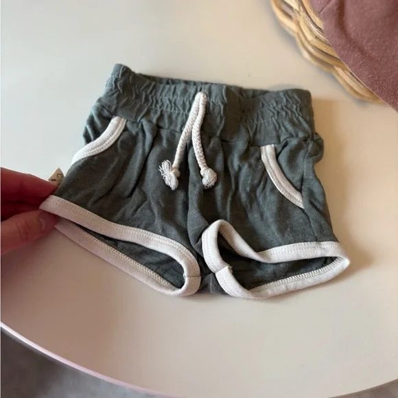 (2) Childhoods Clothing Retro shorts bundle of 2 / 12-18M - Picture 6 of 10